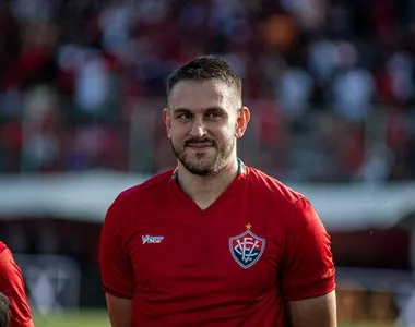 Fábio Mota fala em abandono de trabalho, enquanto o jogador alega salários atrasados
