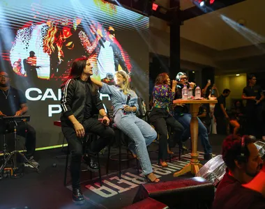 deu uma prévia do que será o show no sábado (17)