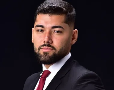 Blogueiro do 'bola gato', aparece caindo na pegação