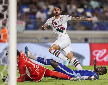 Everaldo dá 3 assistências e marca um gol na sua estreia pela Copa do Brasil pelo Fluminense