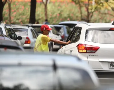 Guardadores agem em plena luz do dia, sem intimidação