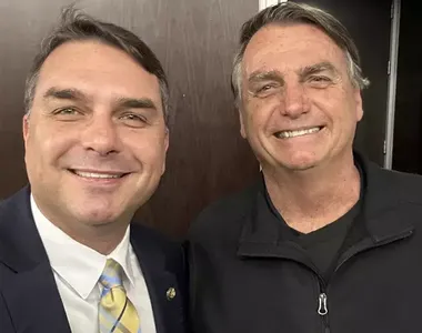 Flavio Bolsonaro e Jair Bolsonaro