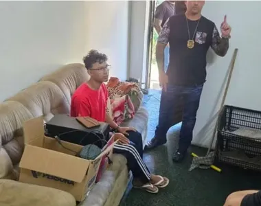 Novinho foi preso na casa onde vivia com a mãe