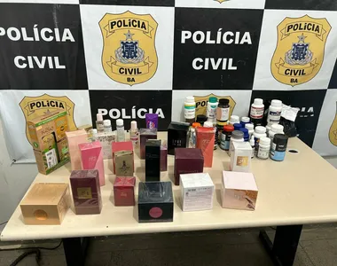 Produtos apreendidos pela Polícia Civil durante prisão da suspeita