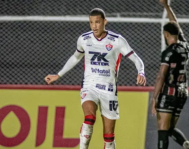 Janderson será o centroavante do Vitória contra o Carcará