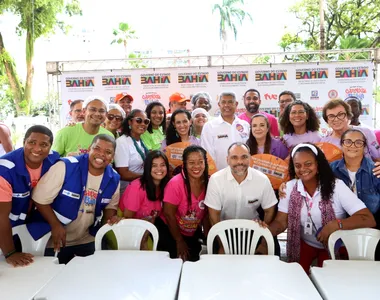 Governador em almoço com catadores de latinhas