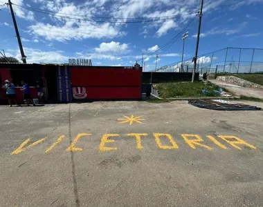 Torcida do Bahia escreveu "Vicetória" usando milho