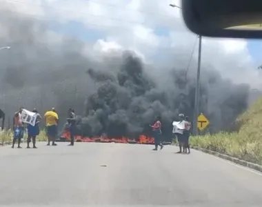 Protesto aconteceu na estrada que dá acesso ao Hospital Metropolitano