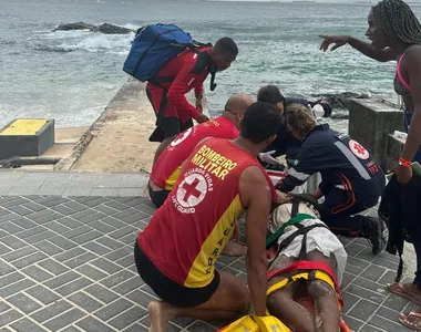 Vítima foi resgatada pelo Corpo de Bombeiros e encaminhada ao Hospital Municipal