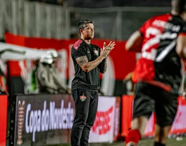 Thiago Carpini, técnico do Vitória