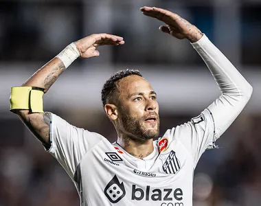 Neymar foi eleito o craque da partida em sua re-estreia pelo Santos