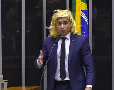 Deputado colocou uma peruca