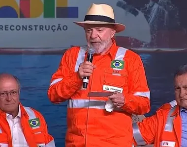 Lula sai em defesa da Petrobras