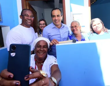 Bruno Reis durante entrega de moradias