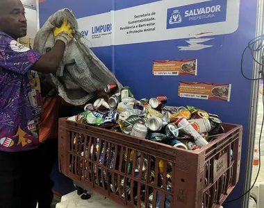 Durante o Carnaval de Salvador, os catadores de materiais recicláveis desempenham um papel fundamental na limpeza urbana e na sustentabilidade do evento