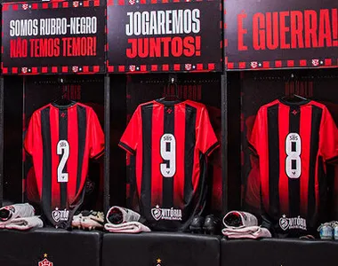 Três nomes brigam pela vaga de camisa 9 no time titular do Vitória