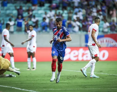 Lucho Rodríguez abriu os trabalhos na goleada do Esquadrão