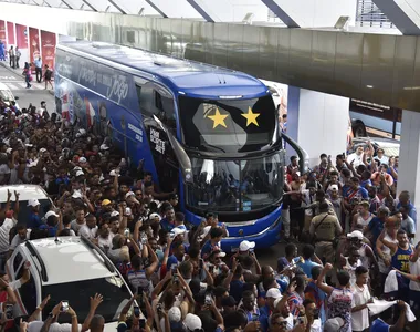 Torcida tricolor fez a festa no Aeroporto Internacional Luís Eduardo Magalhães