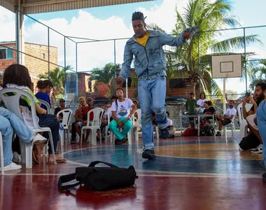 Comunidade reunida para ver as apresentações