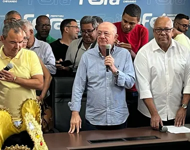 Prefeito de Feira de Santana, Zé Ronaldo, 'largou o doce' em coletiva