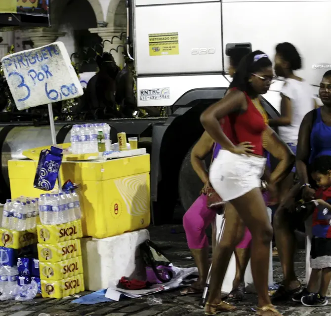 Imagem ilustrativa da imagem Prefeitura de Salvador é acusada de submeter ambulantes a trabalho desumano no Carnaval