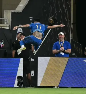 Imagem ilustrativa da imagem Melhores momentos: brasileiro comanda vitória em Al Hilal x City