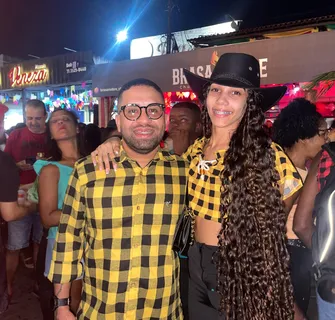Imagem ilustrativa da imagem Casais de Paripe apostam em looks juninos combinando