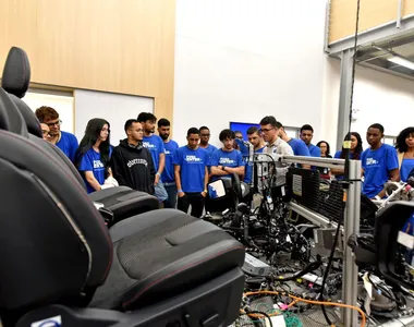 Alunos acompanharam diversos processos da Ford
