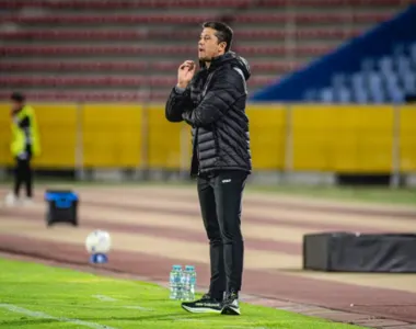 Thiago Carpini no comando da equipe durante o confronto contra a Universidad Católica-EQU
