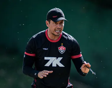 Carpini estará em campo comandando o Vitória na partida contra o Santos