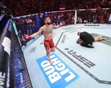Topuria vence Charles e se torna campeão dos pesos leves