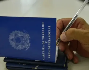 É necessário apresentar a Carteira de Trabalho física ou digital