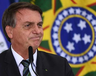 Ex-presidente está encrecado mais uma vez