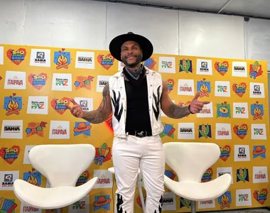 Tony Salles em coletiva no Parque de exposições