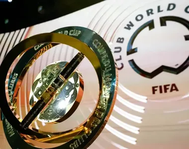 Cobiçado troféu também vai render boa quantia ao campeão