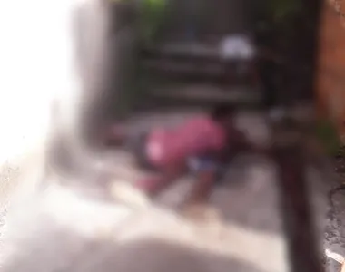 Vítimas foram encontradas em escadaria na Sussuarana Nova