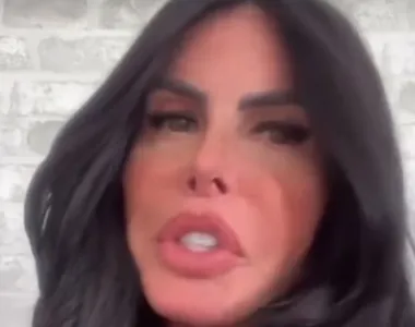 Gretchen comemorando a vitória em suas redes