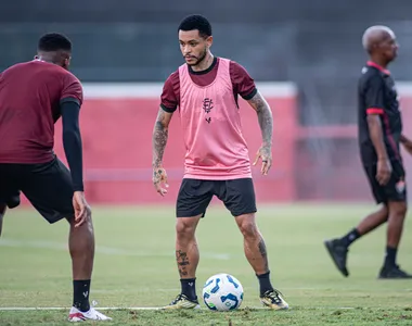 Matheuzinho retorna ao time após cumprir suspensão