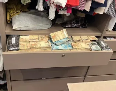 Cédulas de R$ 3,2 milhões estavam 'malocadas' em gavetas