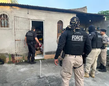Policiais encurralaram o trio logo na manhã desta quarta-feira (28)