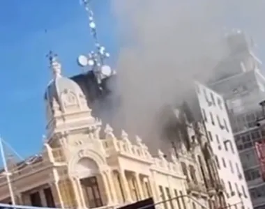 Chamas atingiram uma parte do Palacete Tira Chapéu