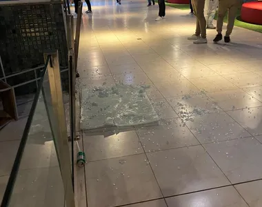 Vidro quebrado na universidade