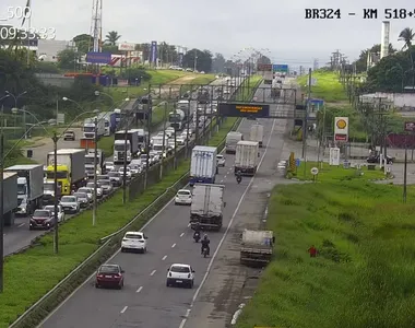Rodovia segue sem retenção ao logo do trecho, execto na entrada das cidades mais procuardas