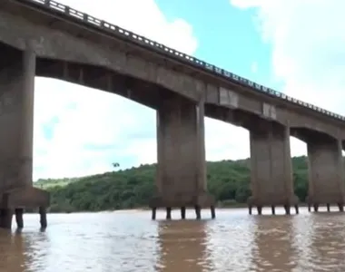 Ponte sobre o Rio Jequitinhonha