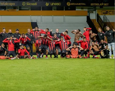 Jogadores do sub-20 comemoram classicificação com provocação