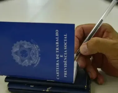 É necessário apresentar a Carteira de Trabalho física ou digital