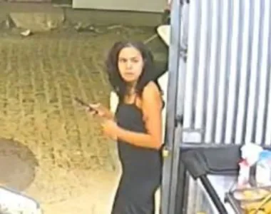 O corpo da jovem foi encontrado nesta quarta (25), às margens de uma estrada