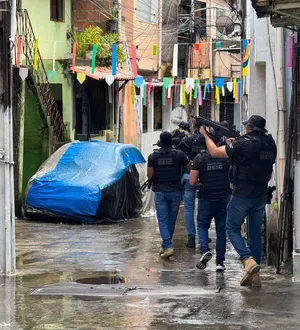 Imagem ilustrativa da imagem Equipes da polícia brotam com força total na Engomadeira; confira tudo