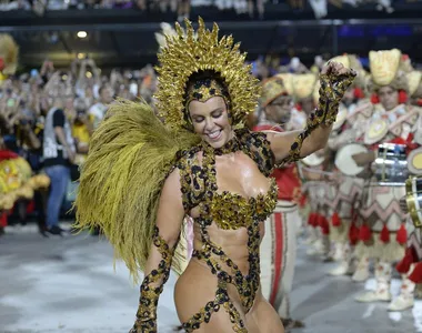 No Instagram, Paolla publicou um texto afirmando que está com o “coração transbordando”