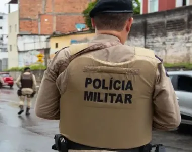 Com o suspeito foram encontadas uma arma eemuitas drogas